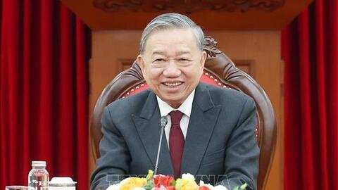 Tổng Bí thư và các Lãnh đạo cấp cao gửi điện mừng Quốc khánh Liên bang Nga