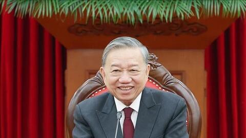 Tổng Bí thư và các Lãnh đạo cấp cao gửi điện mừng Quốc khánh Liên bang Nga