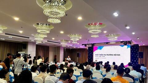 Bàn giải pháp phát triển thị trường trong nước ngành dệt may, da giày