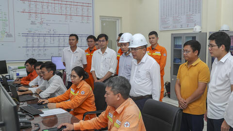 Đóng điện đường dây 500kV Lào Cai - Vĩnh Yên