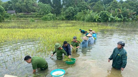Thủ tướng: Tạo điều kiện phục hồi sản xuất, lưu thông hàng hóa sau bão lũ