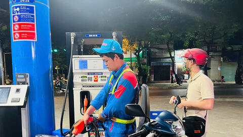 Giá xăng dầu hôm nay 24/10/2025: Đột ngột tăng hơn 5%