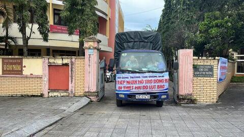 Chuyến xe cứu trợ đầu tiên đến với 1.700 người bị cô lập