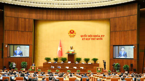 Bộ trưởng Nguyễn Hồng Diên trình bày Tờ trình dự án Luật Thương mại điện tử