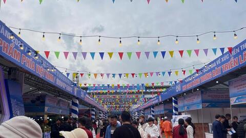 Giao thương sôi nổi tại Hội chợ Thương mại quốc tế Việt - Trung