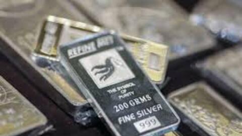 Giá bạc hôm nay 9/12/2025: Bạc sụt giảm