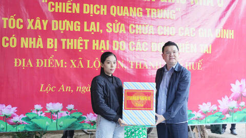 Thành phố Huế: Bàn giao nhà ở ‘Chiến dịch Quang Trung’ cho người dân