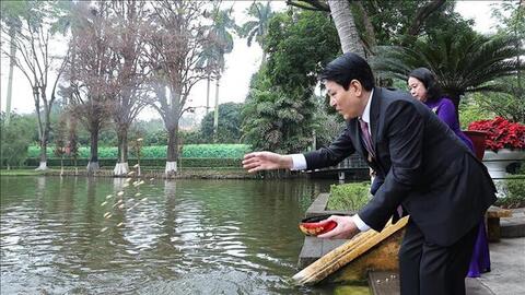 Chủ tịch nước Lương Cường dâng hương tưởng niệm Chủ tịch Hồ Chí Minh tại Di tích Nhà 67