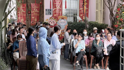 TP. Hồ Chí Minh: Tiệm vàng đông khách từ sớm trước ngày vía Thần Tài