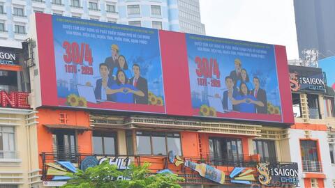 TP. Hồ Chí Minh rực rỡ cờ hoa mừng đại lễ 30/4