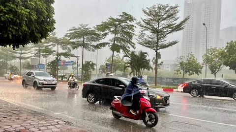 Bắc Bộ và Trung Bộ ngày nắng nóng, chiều tối mưa to; Nam Bộ mưa dông vài nơi