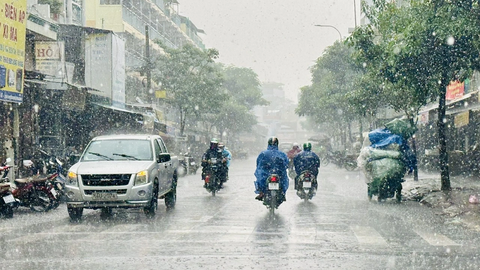 Mưa dông tiếp diễn tại nhiều khu vực trên cả nước