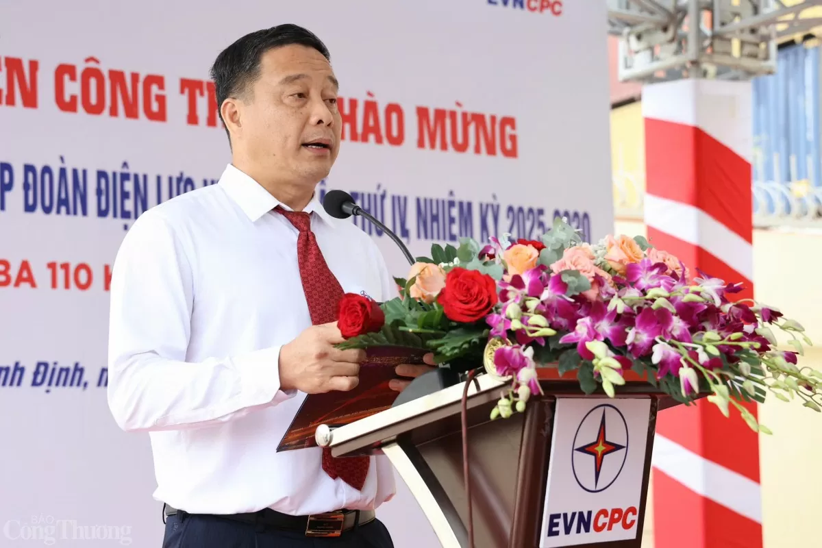 Đồng chí Lê Hữu Danh - Ủy viên BCH Đảng bộ, Phó Tổng giám đốc EVNCPC báo cáo về tình hình thực hiện, triển khai dự án