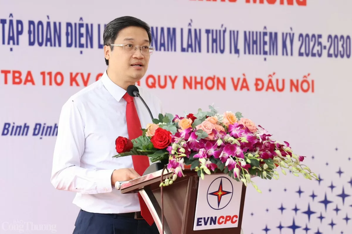 Đồng chí Trịnh Mai Phương - Ủy viên Ban Thường vụ Đảng ủy, Trưởng Ban Tuyên giáo, Trưởng Ban Truyền thông Tập đoàn Điện lực Việt Nam phát biểu tại lễ gắn biển