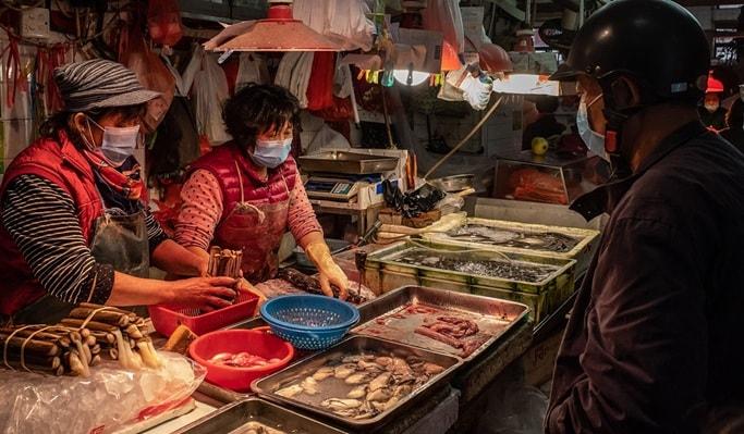 Các chính sách mới của Trung Quốc tập trung vào hỗ trợ tài chính và tăng phúc lợi xã hội để cải thiện niềm tin của người dân (Ảnh: National Geographic)