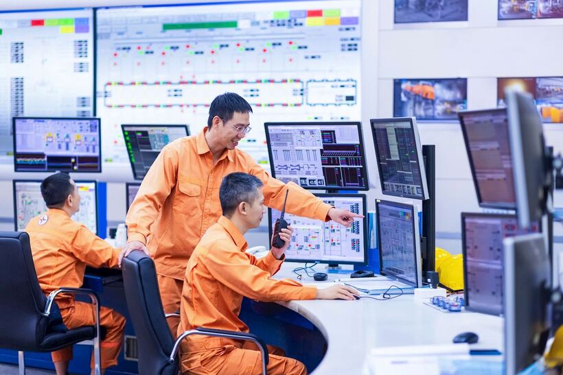 Lực lượng vận hành tập trung cao độ để đảm bảo sản xuất. Ảnh: EVNGENCO1