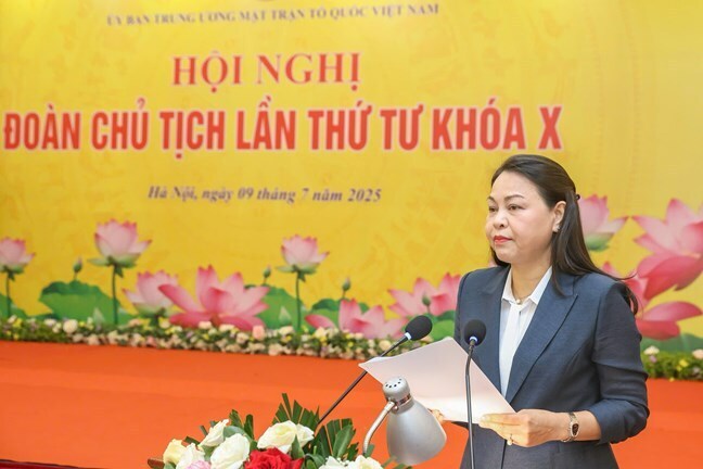 Phó Chủ tịch, Tổng Thư ký Ủy ban Trung ương Mặt trận Tổ quốc Việt Nam Nguyễn Thị Thu Hà phát biểu tại Hội nghị. Ảnh: Quang Vinh