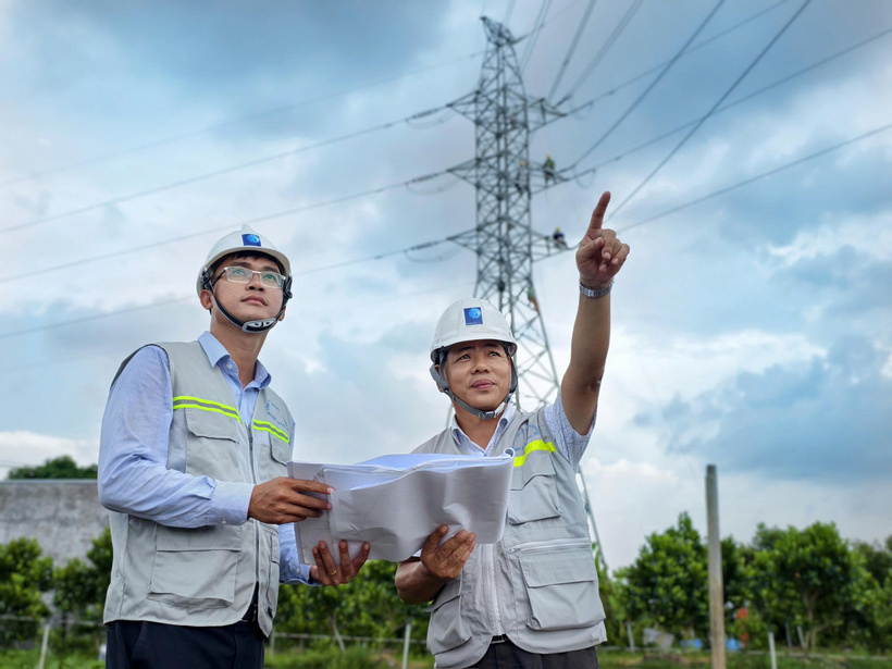 Ông Dương Tuấn Tú (bên phải) - giám đốc dự án 110kV Hội An thuộc MQME