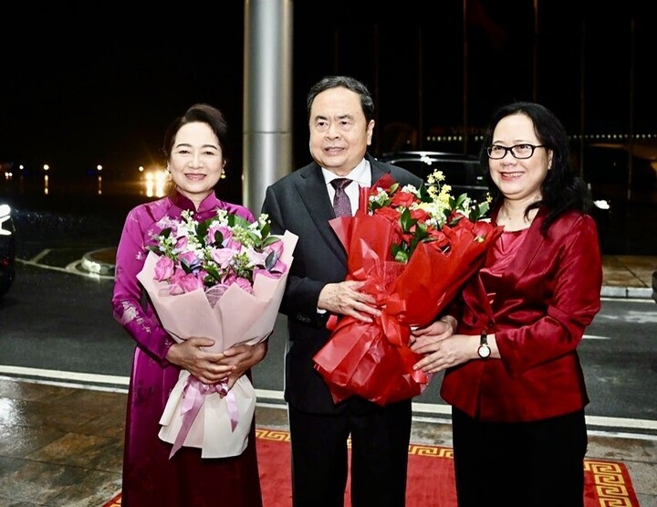 Lễ tiễn Chủ tịch Quốc hội và Phu nhân lên đường tham dự Hội nghị các Chủ tịch Quốc hội thế giới lần thứ 6 tại Thụy Sĩ, thăm chính thức Cộng hoà Senegal, Vương quốc Morocco