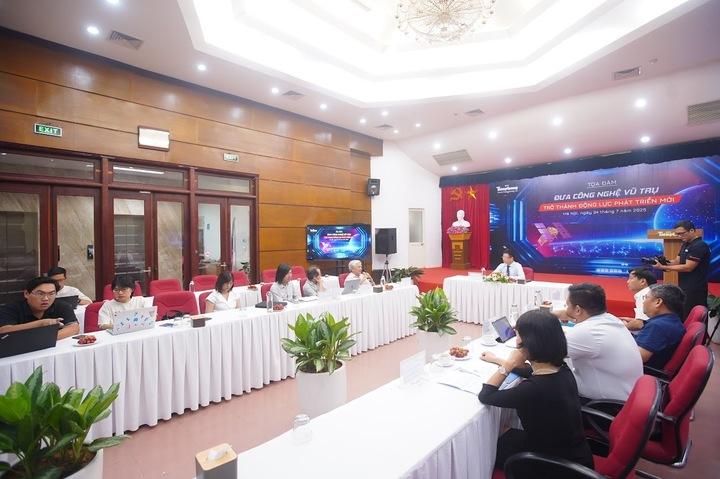 Toạ đàm “Đưa công nghệ vũ trụ trở thành động lực phát triển mới”