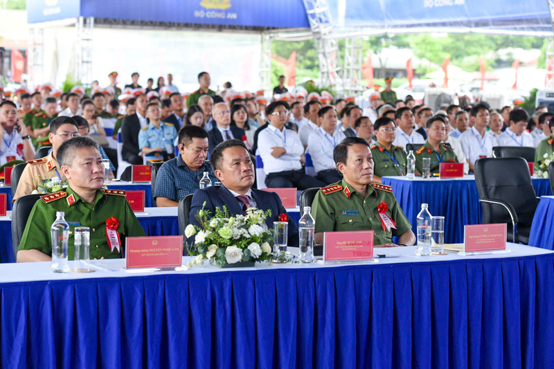 Đại tướng Lương Tam Quang, Ủy viên Bộ Chính trị, Bộ trưởng Bộ Công an và các đại biểu tham dự Lễ khởi công Dự án đầu tư xây dựng Cảng hàng không quốc tế Gia Bình