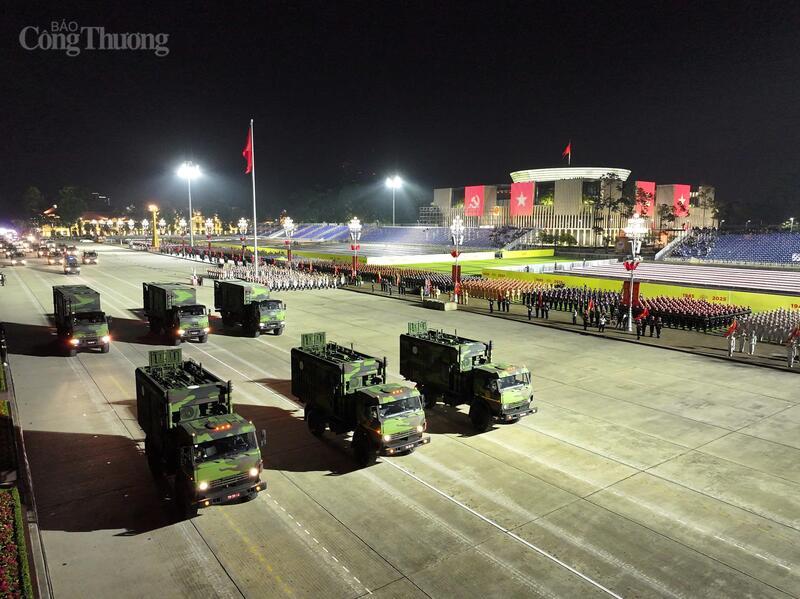 Toàn cảnh tổng hợp luyện diễu binh, diễu hành tại Quảng trường Ba Đình - 2