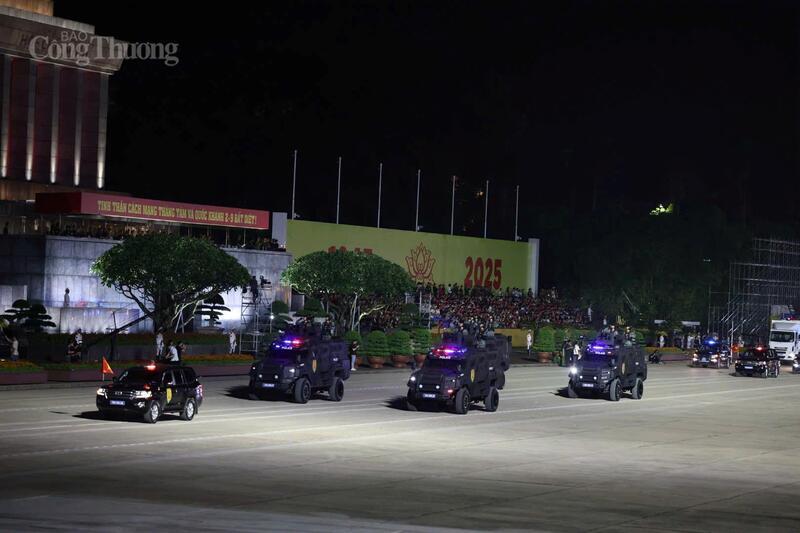 Toàn cảnh tổng hợp luyện diễu binh, diễu hành tại Quảng trường Ba Đình - 17