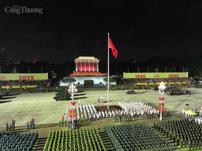 Đây cũng là lần diễu binh, diễu hành sau 40 năm kể từ năm 1985 mới có khối xe pháo, vũ khí, khí tài quy mô lớn tham gia diễu binh trên Quảng trường Ba Đình.