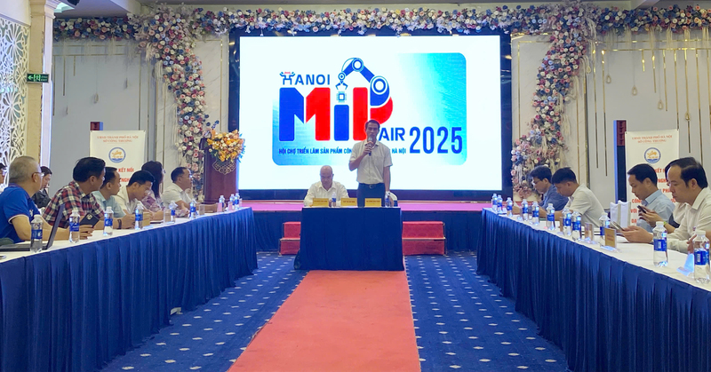 Ông Vương Đình Thanh, Phó Giám đốc Trung tâm Khuyến công và Tư vấn phát triển công nghiệp Hà Nội phát biểu tại Họp báo. Ảnh: N.H