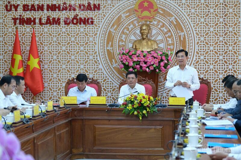 Quang cảnh buổi làm việc.