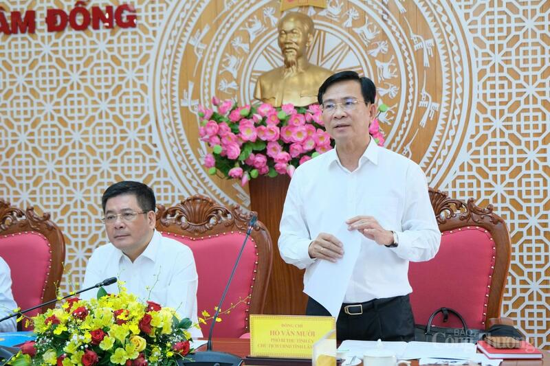 Đồng chí Hồ Văn Mười, Chủ tịch UBND tỉnh Lâm Đồng phát biểu tại buổi làm việc. Ảnh: Lê Sơn