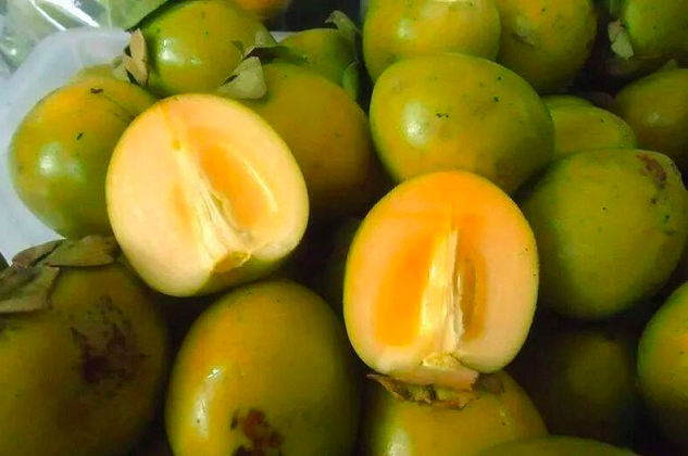 Với đặc điểm thơm, ngọt, giòn, hồng không hạt được người tiêu dùng ưa chuộng. Ảnh minh hoạ