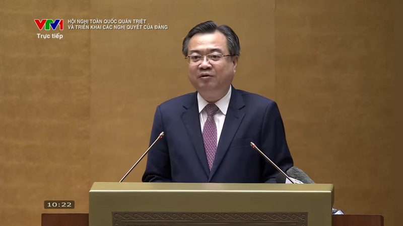 Uỷ viên Trung ương Đảng, Trưởng Ban Chính sách, chiến lược Trung ương Nguyễn Thanh Nghị trình bày chuyên đề “Nội dung trọng tâm, cốt lõi của Nghị quyết số 70-NQ/TW, ngày 20/8/2025 của Bộ Chính trị về bảo đảm an ninh năng lượng quốc gia đến năm 2030, tầm nhìn đến năm 2045 và Chương trình hành động thực hiện Nghị quyết số 70-NQ/TW”. Ảnh: VTV