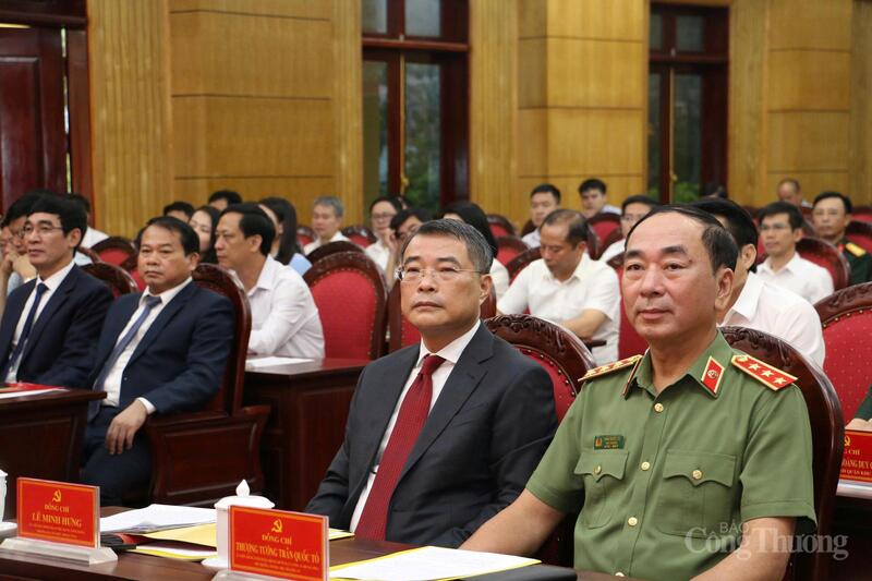 Các đại biểu Trung ương tham dự hội nghị