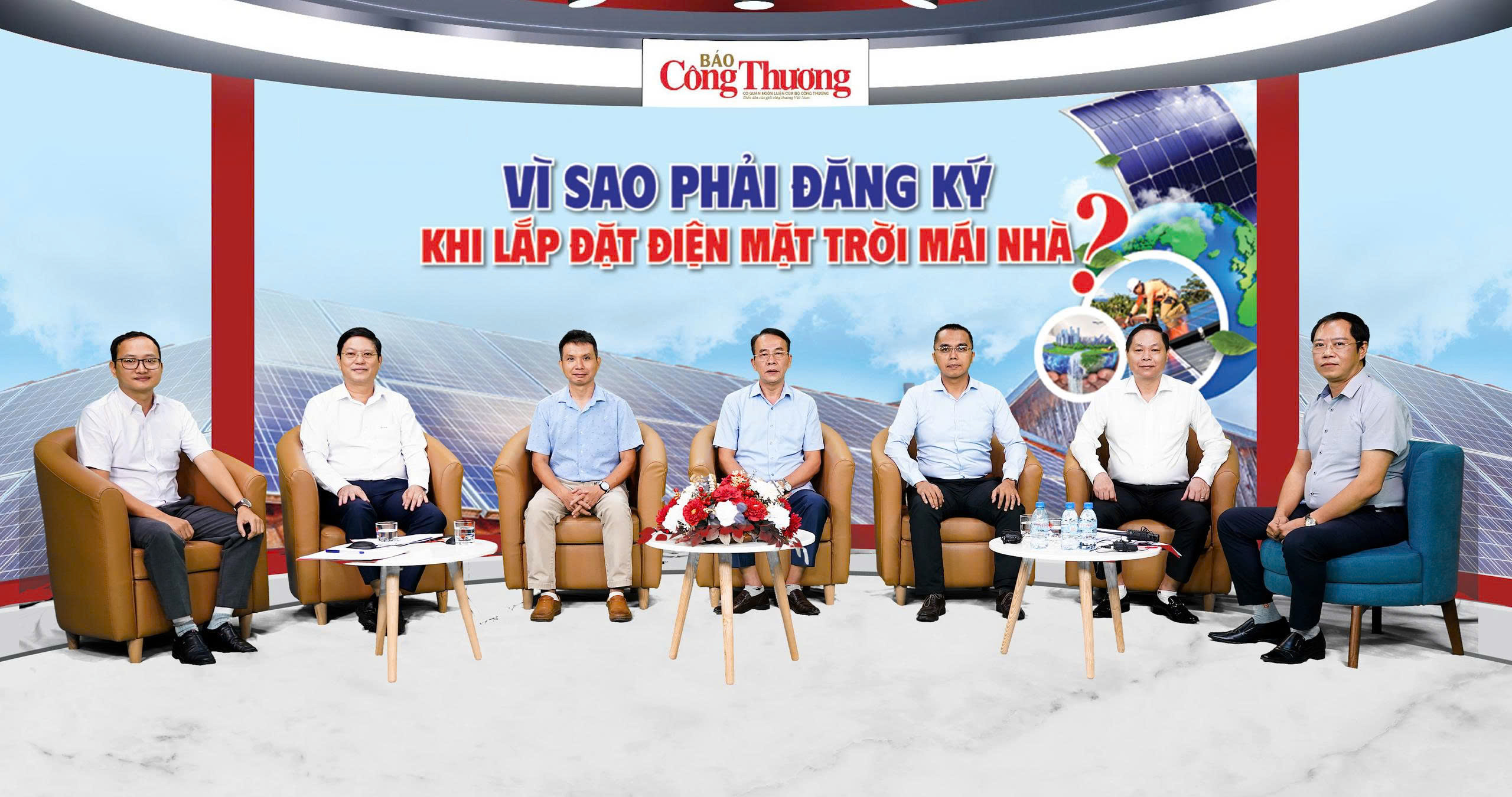 Các chuyên gia, khách mời tham gia tọa đàm.