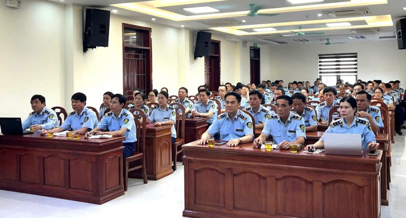 Đảng bộ bộ phận Chi cục Quản lý thị trường Nghệ An luôn quan tâm tới công tác giáo dục chính trị tư tưởng đến toàn bộ đảng viên, công chức và người lao động trong đơn vị. Ảnh: Nhóm tác giả.