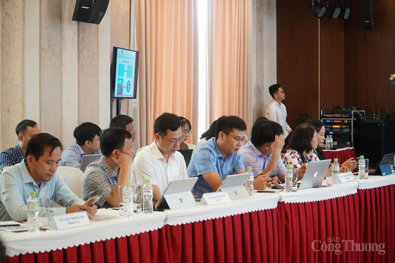 Các đại biểu tham dự hội nghị.