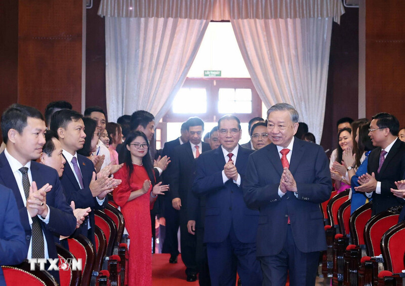 Tổng Bí thư Tô Lâm cùng các đồng chí lãnh đạo, nguyên lãnh đạo Đảng, Nhà nước tới dự Đại hội. Ảnh: TTXVN