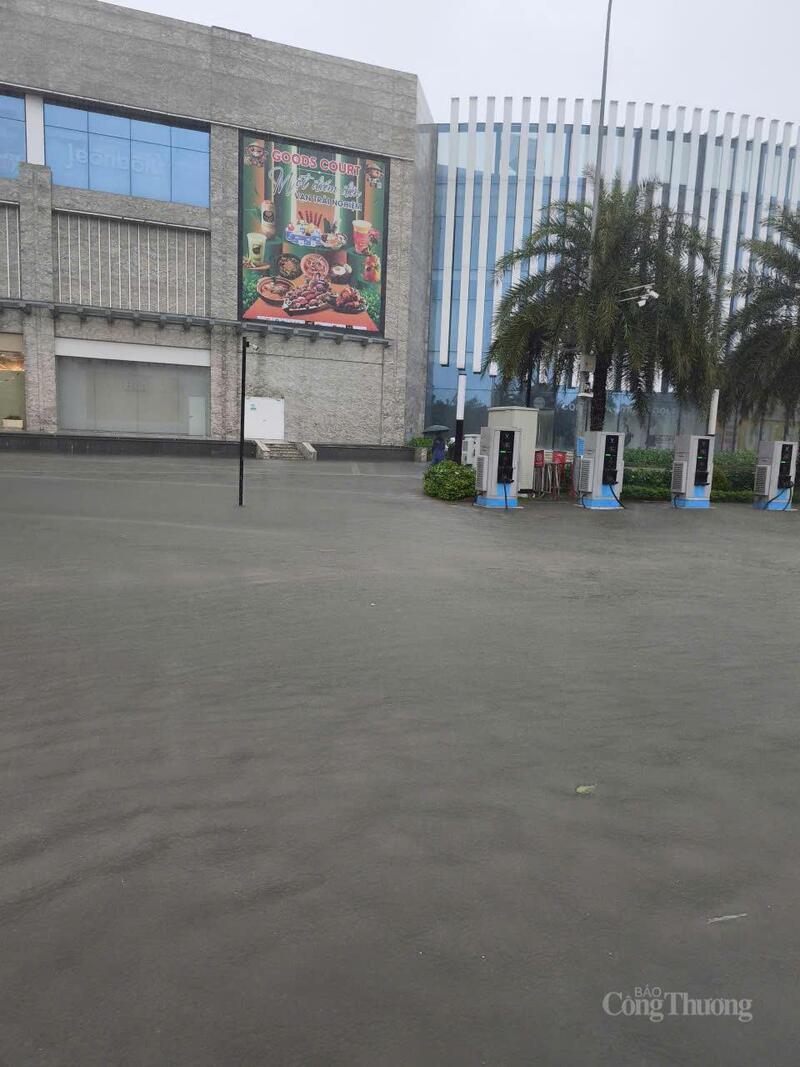 Khu vực Tây Mỗ thành 'biển' nước.