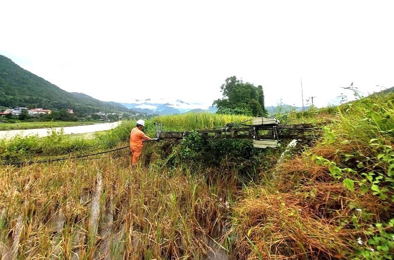 Hệ thống lưới điện các địa bàn vùng cao ở Lào Cai bị thiệt hại nghiêm trọng. (Ảnh: Trọng Bảo)