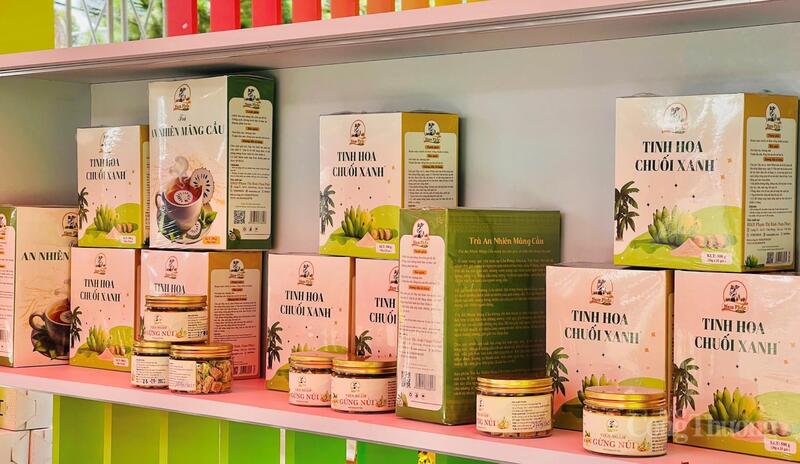 Sản phẩm bột chuối xanh của HTX Nam Phúc. Ảnh: Hiền Mai