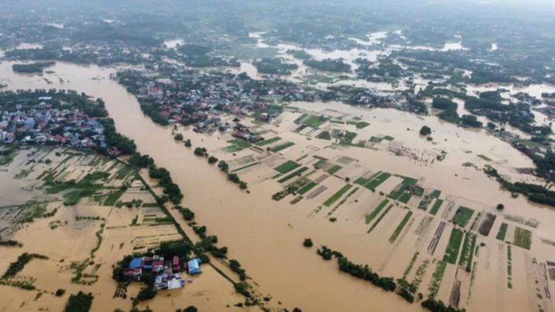 Do ảnh hưởng của bão số 11, mưa lớn đã gây ngập lụt trên diện rộng tại tỉnh Thái Nguyên. Ảnh: Báo Sức khỏe và Đời sống