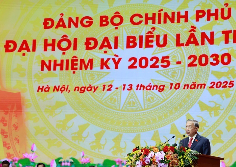 Tổng Bí thư Tô Lâm chỉ rõ, Đảng bộ Chính phủ phải là tấm gương mẫu mực về bản lĩnh chính trị, trí tuệ, đổi mới và đạo đức công vụ; là trung tâm đoàn kết, thống nhất ý chí và hành động trong toàn bộ bộ máy hành chính nhà nước. Ảnh: VGP/Nhật Bắc