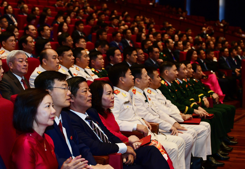 550 đại biểu chính thức, là những đại biểu ưu tú, tiêu biểu cho bản lĩnh, trí tuệ, đại diện cho gần 500.000 đảng viên trong toàn Đảng bộ TP. Hà Nội đã về dự Đại hội. Ảnh: HN