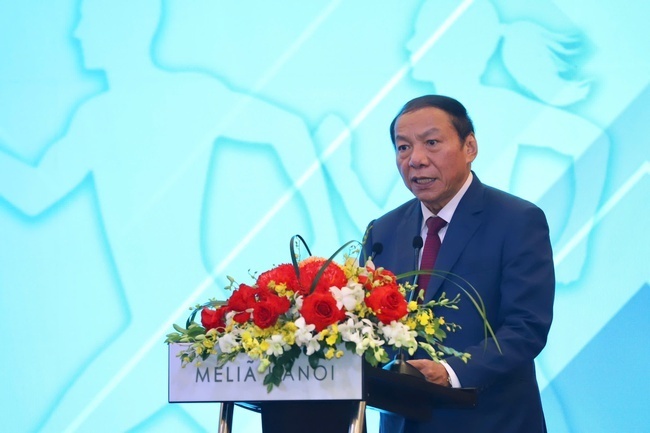 Bộ trưởng Bộ Văn hoá, Thể thao và Du lịch Nguyễn Văn Hùng phát biểu tại Hội nghị. Ảnh: Việt Hùng