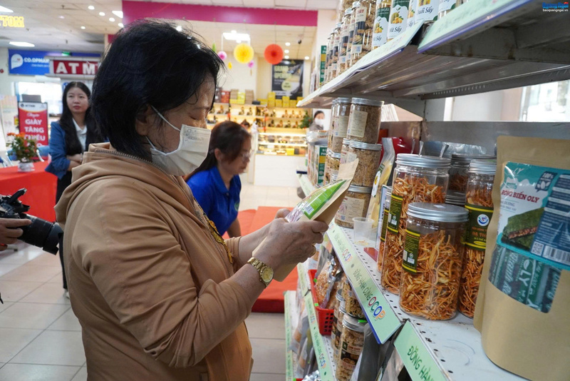 Quảng Ngãi đang tập trung hỗ trợ những chủ thể đầu tư hiện đại hóa trang thiết bị sản xuất, xây dựng và cấp mã số vùng trồng, vùng nuôi nhằm nâng cao chất lượng và giá trị sản phẩm. Ảnh: Nguyễn Dương.