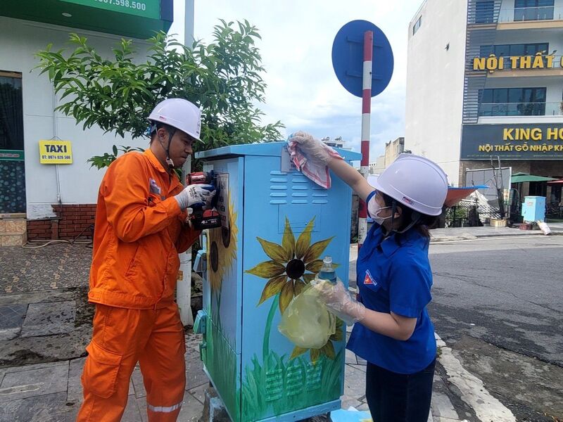 Hạ ngầm hóa lưới điện góp phần thay đổi diện mạo đô thị của Quảng Ninh theo hướng văn minh, hiện đại, xanh, sạch. Ảnh: PCQN