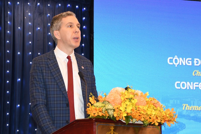 Ông Travis Mitchell - Giám đốc điều hành AmCham, khẳng định: Các thành viên AmCham sẵn sàng đóng góp chuyên môn, công nghệ và nguồn lực để đồng hành cùng tầm nhìn phát triển bền vững của TP. Hồ Chí Minh. Ảnh: Minh Khuê.
