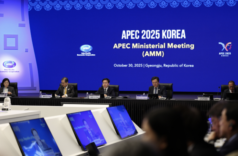 Bộ trưởng Ngoại giao và Thương mại đến từ 21 nền kinh tế thành viên APEC đã nhóm họp trong chuỗi sự kiện. Ảnh: APEC.org