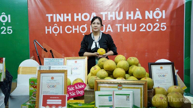 Chị Nguyễn Giang, đại diện truyền thông của HTX bưởi Quế Dương. Ảnh: Diệu Linh